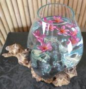 Pflanzgefäße aus Glas und Holz