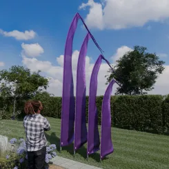 Original Balifahne, violett. Die Fahne ist in 3, 4, 5 und 6 Meter erhältlich. 