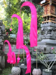 Original Balifahne, pink, inkl. 2teiligem Fahnenstab. Das Komplettset ist in den Größen 120 cm und 200 cm erhältlich. 