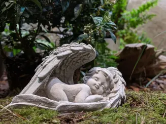 Schlafender Engel im Flügel, Gartenfigur, 25 cm 