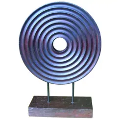 Gelochte Scheibe auf Sockel 42 cm, Nadelholz 