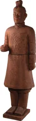 Chinesischer Krieger, stehend. Terracotta. Farbe Rust. 180 cm Hoch. 