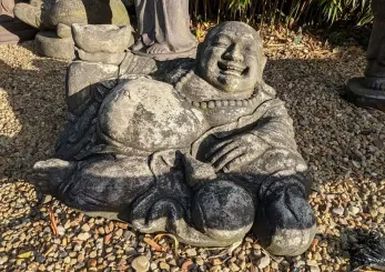 China Buddha liegend, Steinguss, 62cm Länge 