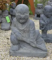 Stehender Kung Fu Mönch mit Stock 