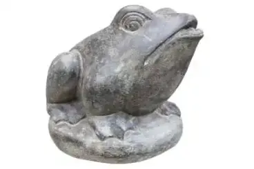 Sitzender Frosch als Wasserspiel, 23 cm Höhe. Aus Stein geschnitzt, handgefertigt und gefärbt. Steinguss mit antikem Finish, handgefertigt 