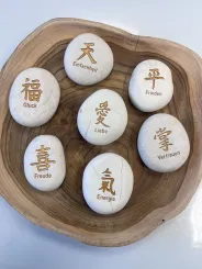 Glücksstein - 7er-Set Chinesisches Zeichen, weiß / gold, deutscher Text |Natur 