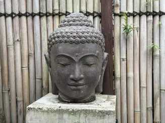 Buddhakopf als Wasserspiel, 35x32x50cm, Kunststein, hohl, handgefertigt & farbig. Eingefaerbt in der Farbe Antik-Finish 