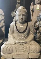 Sitzender Buddha, Japaner, 80 cm Höhe, Naturstein (Basanit), Steinmetzarbeiten. Naturstein, Grau 