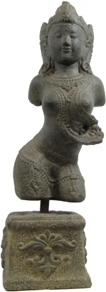 Frauentorso auf Sockel 