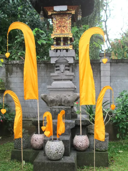 Original Balifahne, hellorange, inkl. 2teiligem Fahnenstab. Das Komplettset ist in den Größen 120 cm und 200 cm erhältlich. 