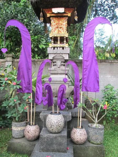 Original Balifahne, violett, inkl. 2teiligem Fahnenstab. Das Komplettset ist in den Größen 120 cm und 200 cm erhältlich. 