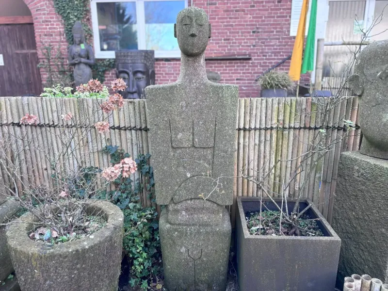 Abstrakter Mann, Basanit, handgefertigt 