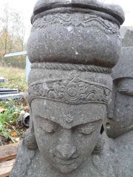 Frauenkopf mit Schale, 80cm Höhe 