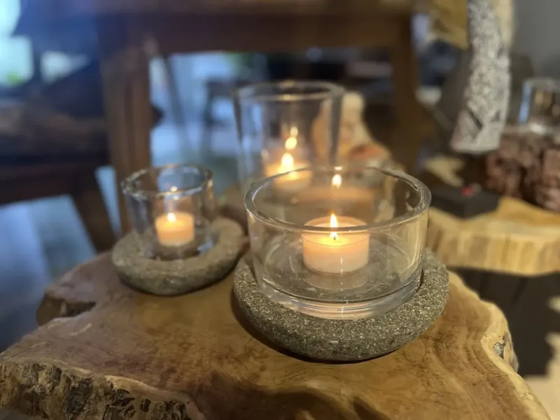 Windlicht aus Basanit mit Glas – 8 cm Ø 