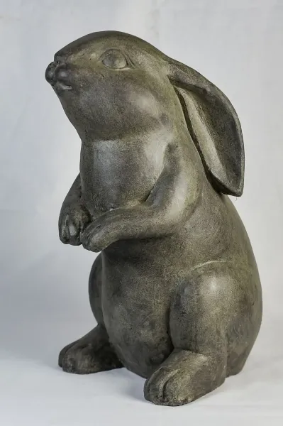 Sitzendes Kanninchen, ca. 38 cm hoch 