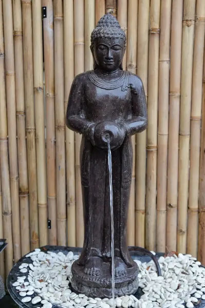 Buddha-Figur, stehend, mit Gefäß als Wasserspiel, 120 cm 