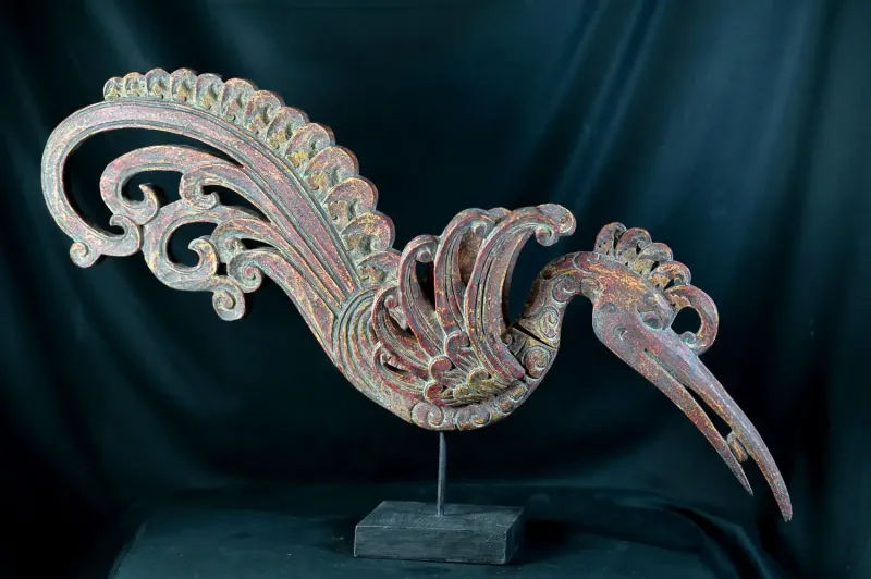 Paradisvogel, Designstück aus Kokosnuss, bemalt 