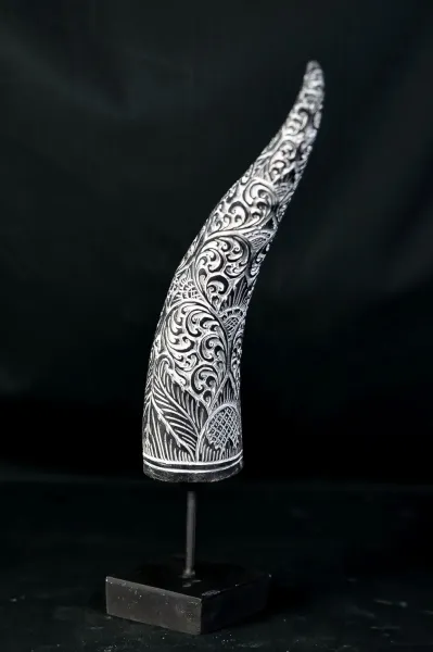 Graviertes Horn aus Kokosnuss, doppel, handbemalt 