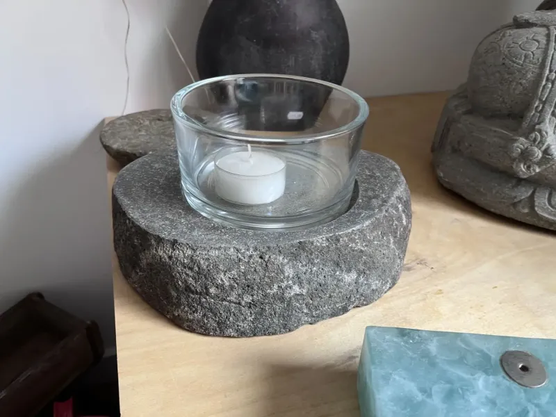 Windlicht aus Flussstein mit Glas – 14 cm Ø 